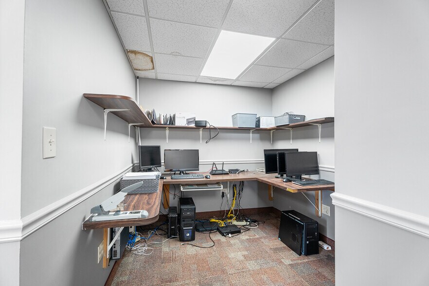 More Photos Of 293 Bedford St, Whitman Office For Sale