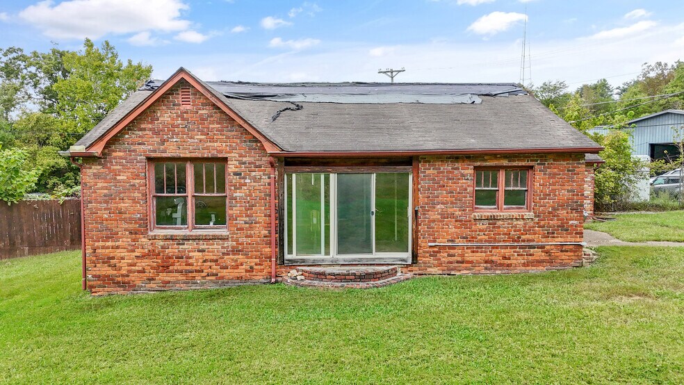 More Photos Of 1021 E Hendron Chapel Rd, Knoxville Manufacturing For Sale