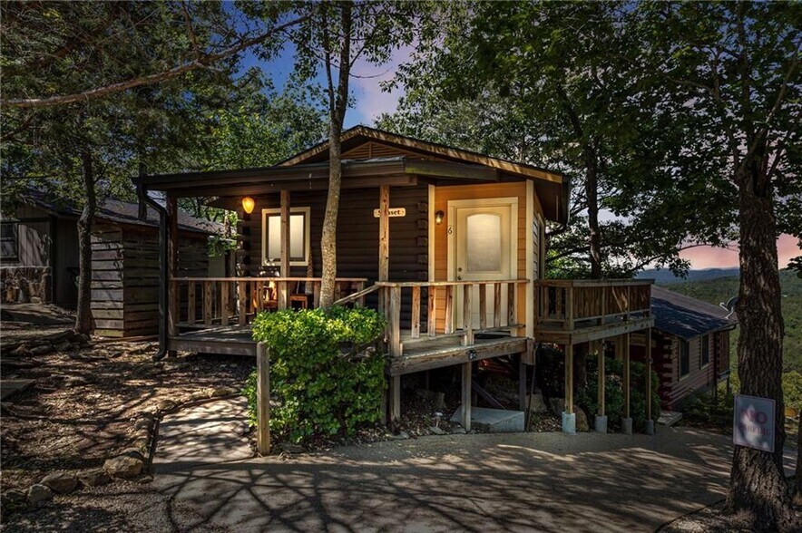 More Photos Of 755 County Road 210, Eureka Springs Hotel For Sale