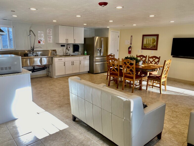 More Photos Of 579 S Main St, Kaysville Office For Sale