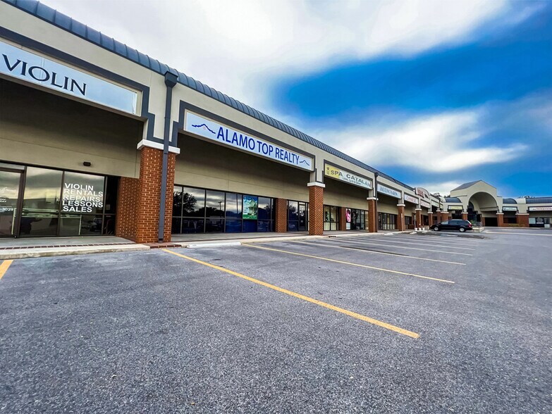 More Photos Of 7530 Bandera Rd, San Antonio Storefront For Lease