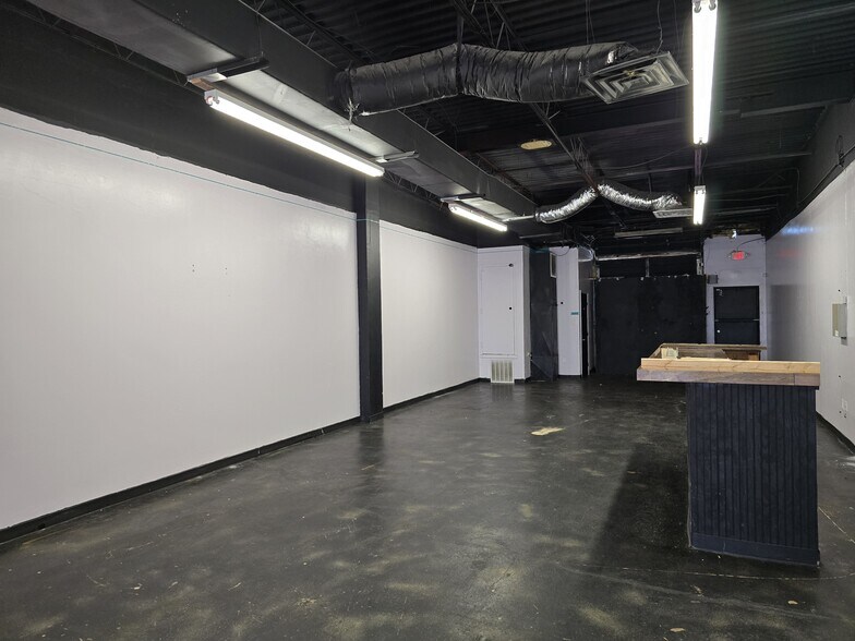 More Photos Of 2235 Covington Pike, Memphis Storefront For Lease