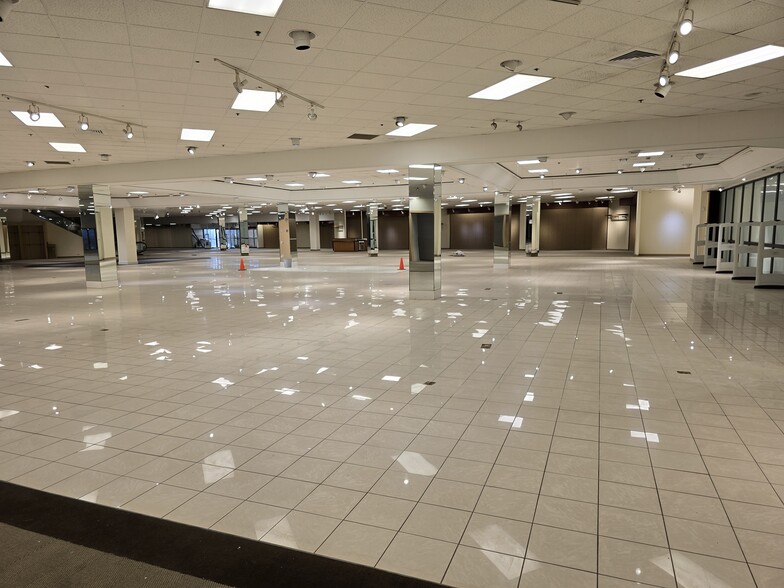 More Photos Of 3340 Mall Loop Dr, Joliet Department Store For Sale