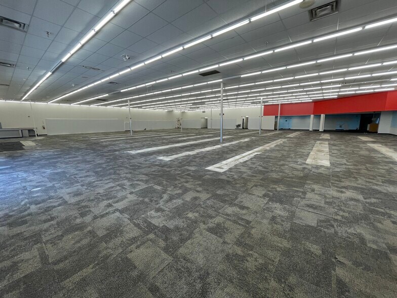 More Photos Of 50 Sagamore Pky S, Lafayette Drugstore For Lease