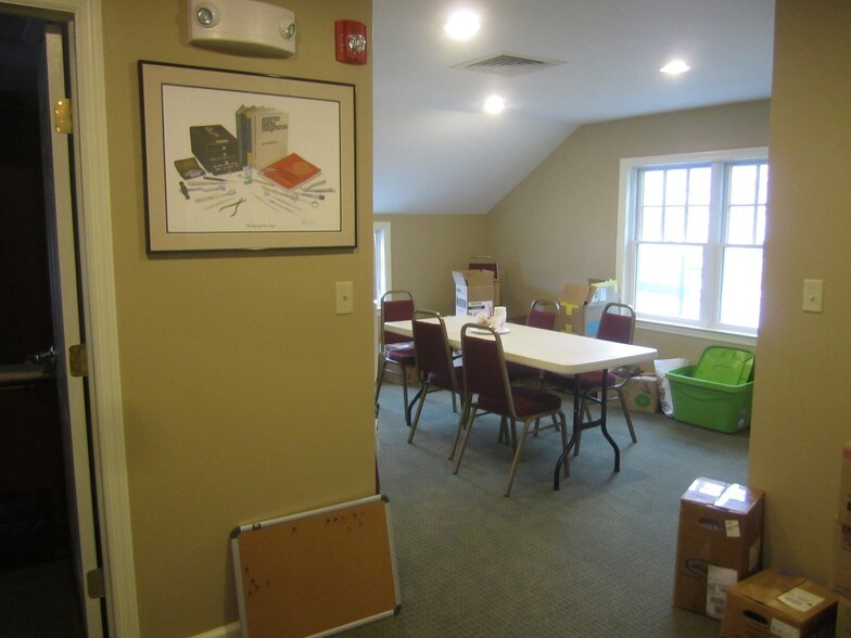 More Photos Of 811 River Rd, Fair Haven Storefront Retail Residential For Lease