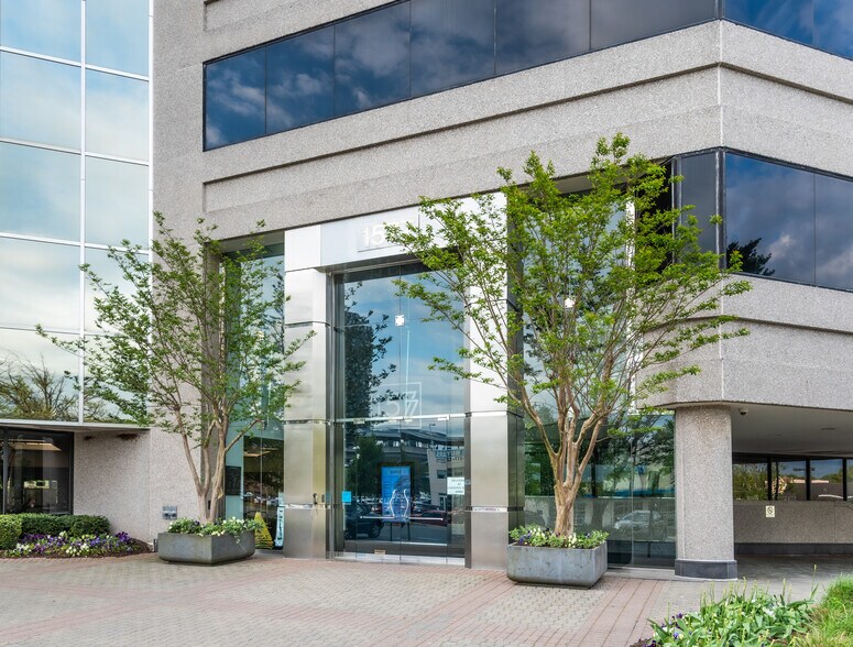 More Photos Of 1577 Spring Hill Rd, Vienna Office For Lease