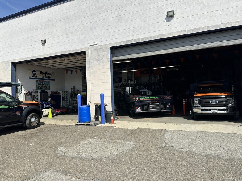 More Photos Of 1193 N Blue Gum St, Anaheim Warehouse For Sale