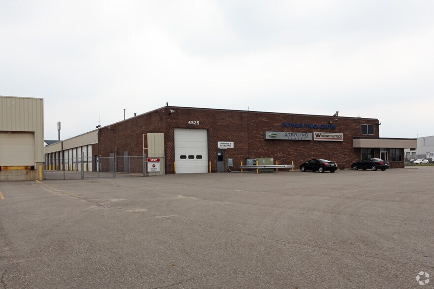 More Photos Of 4525 Clay Ave SW, Grand Rapids Auto Dealership For Lease