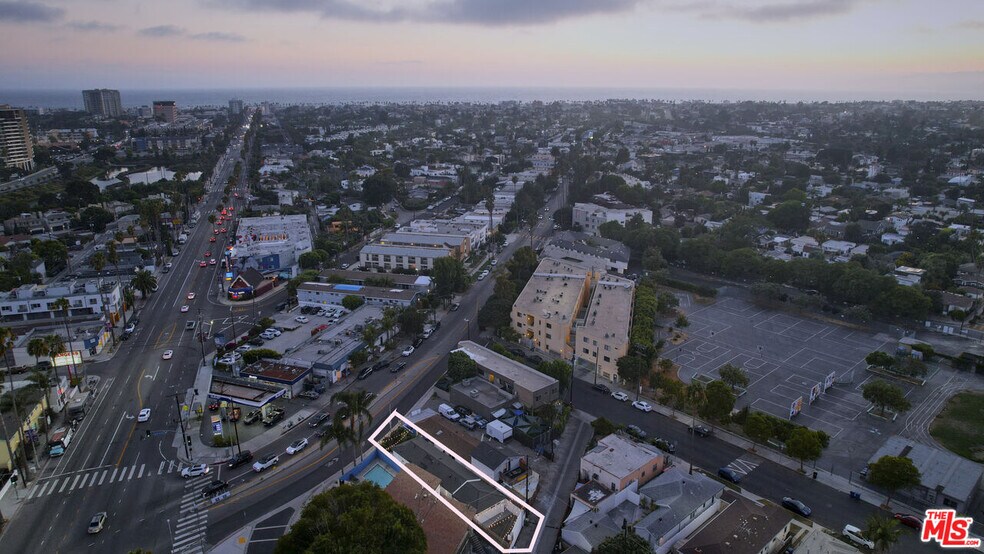 More Photos Of 2818 Abbot Kinney Blvd, Venice Apartments For Sale