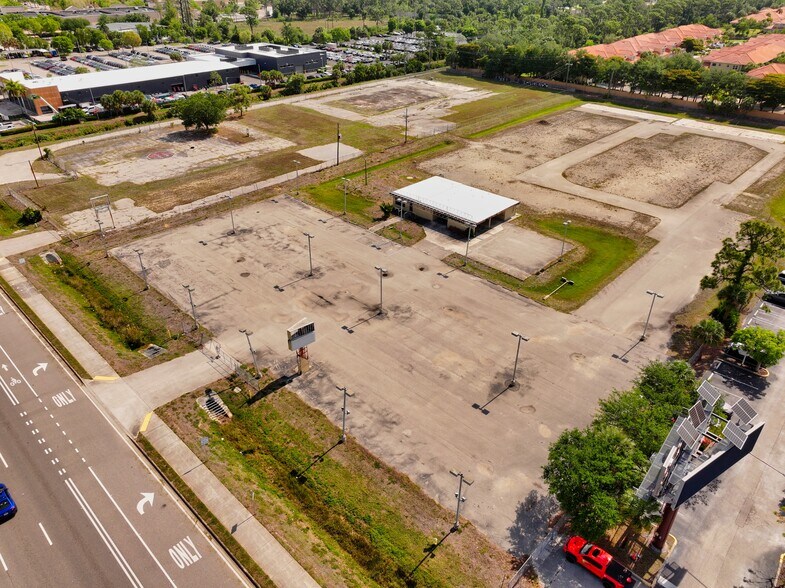 More Photos Of 14101 S Tamiami Trl, Fort Myers General Retail For Sale