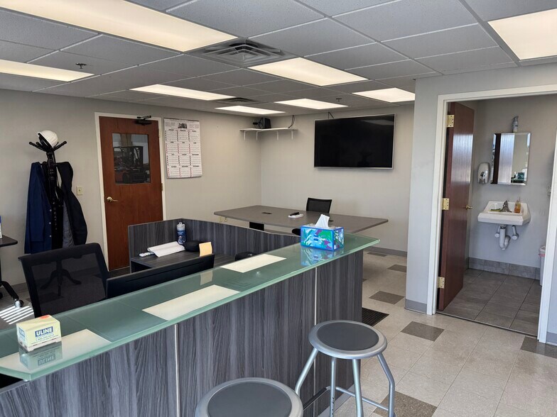 More Photos Of 136 Vision Pky, Sheboygan Falls Light Manufacturing For Sale