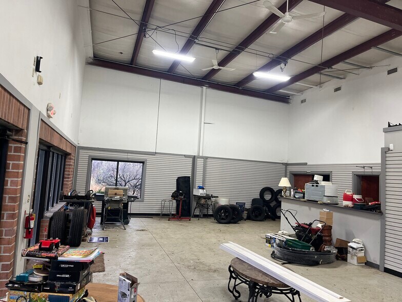 More Photos Of 100 Pelret Industrial Pky, Berea Showroom For Lease