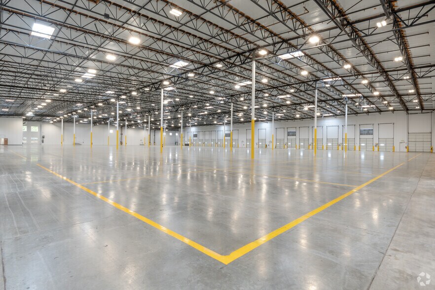 More Photos Of 7580 Cherry Ave, Fontana Warehouse For Lease