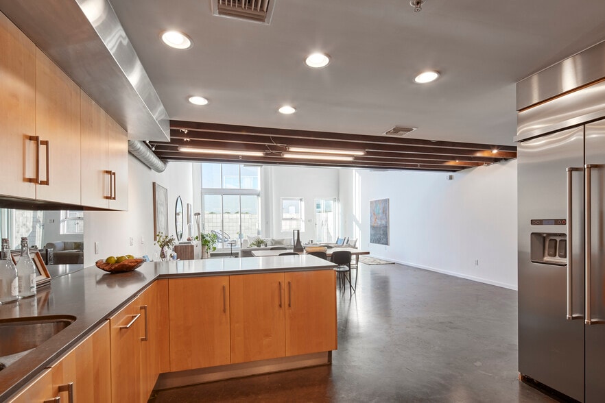 More Photos Of 2100 Abbot Kinney Blvd, Venice Office For Lease