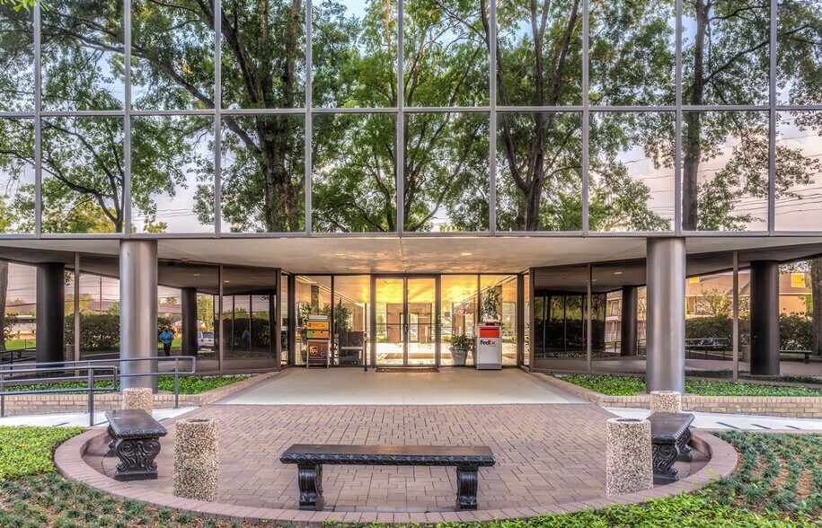 More Photos Of 12621 Featherwood Dr, Houston Office For Lease