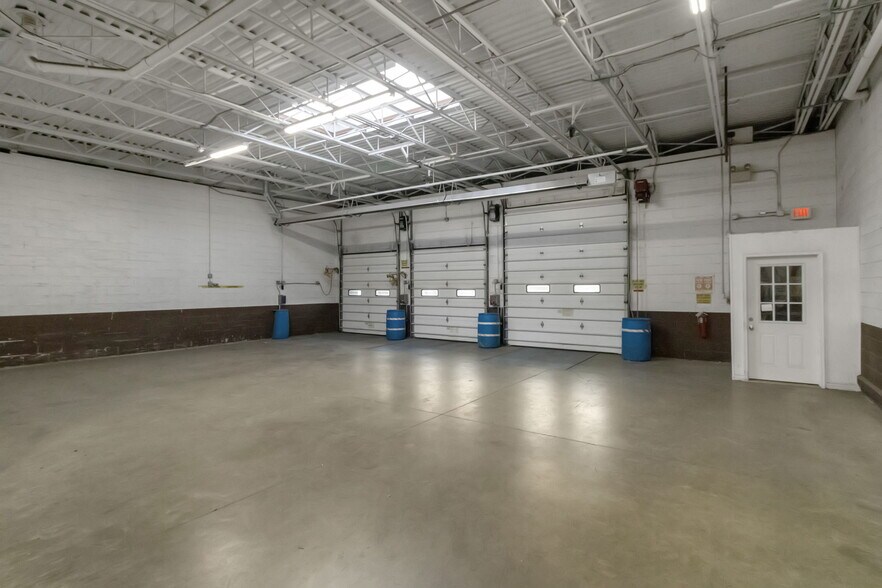 More Photos Of 340 Nagel Dr, Cheektowaga Distribution For Lease