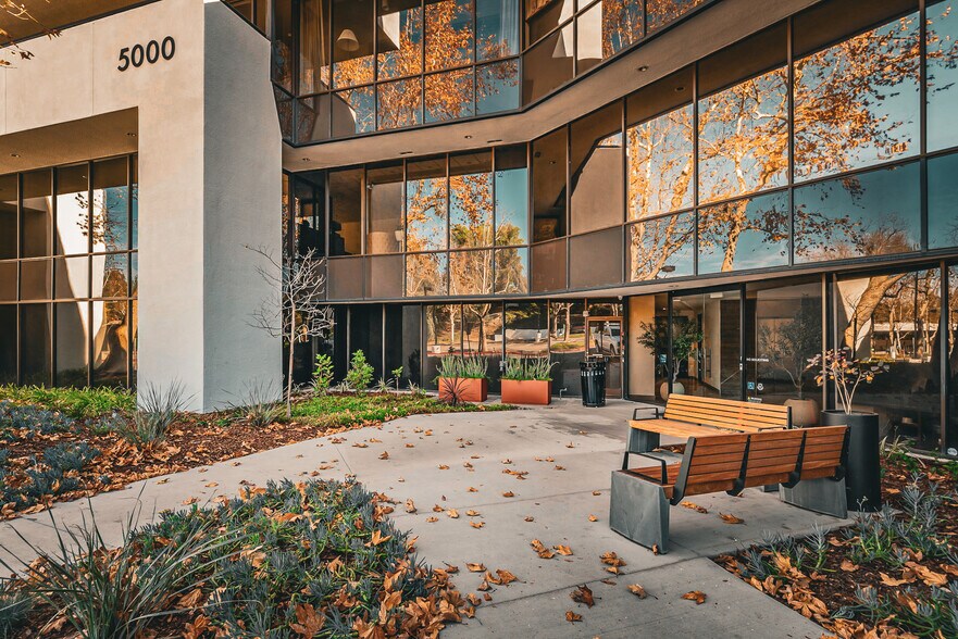 More Photos Of 5000 N Parkway Calabasas, Calabasas Unknown For Lease
