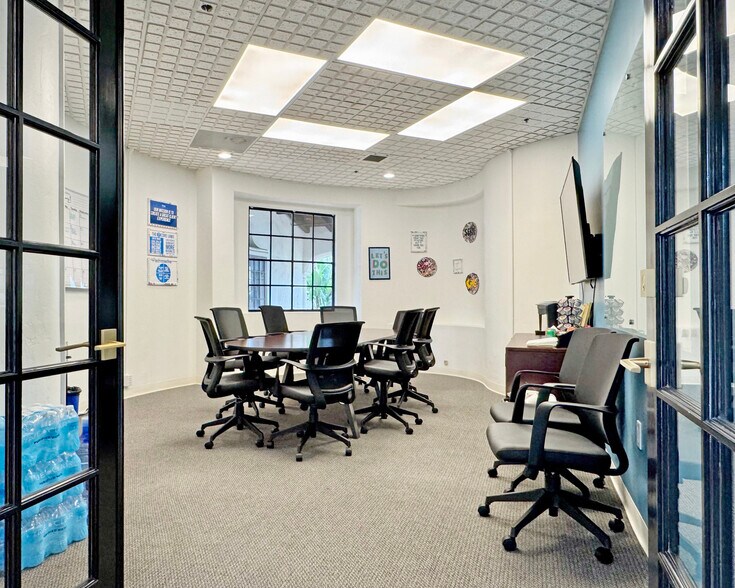 More Photos Of 1525 State St, Santa Barbara Serviced Offices For Sale