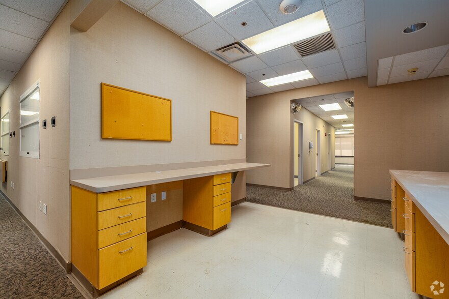 More Photos Of 2900 S National Ave, Springfield Medical For Lease