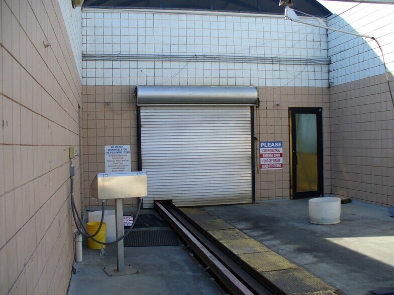 More Photos Of 3030 University Dr, Huntsville Carwash For Sale