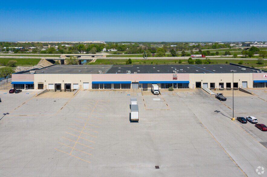 More Photos Of 9797-10161 E Admiral Pl, Tulsa Showroom For Lease