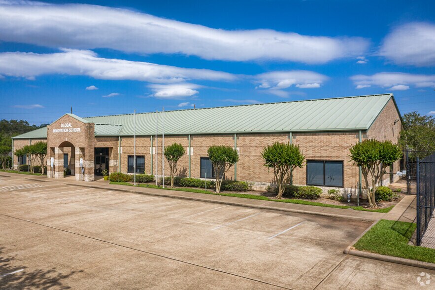Primary Photo Of 2553-2555 Cordes Dr, Sugar Land Medical For Sale