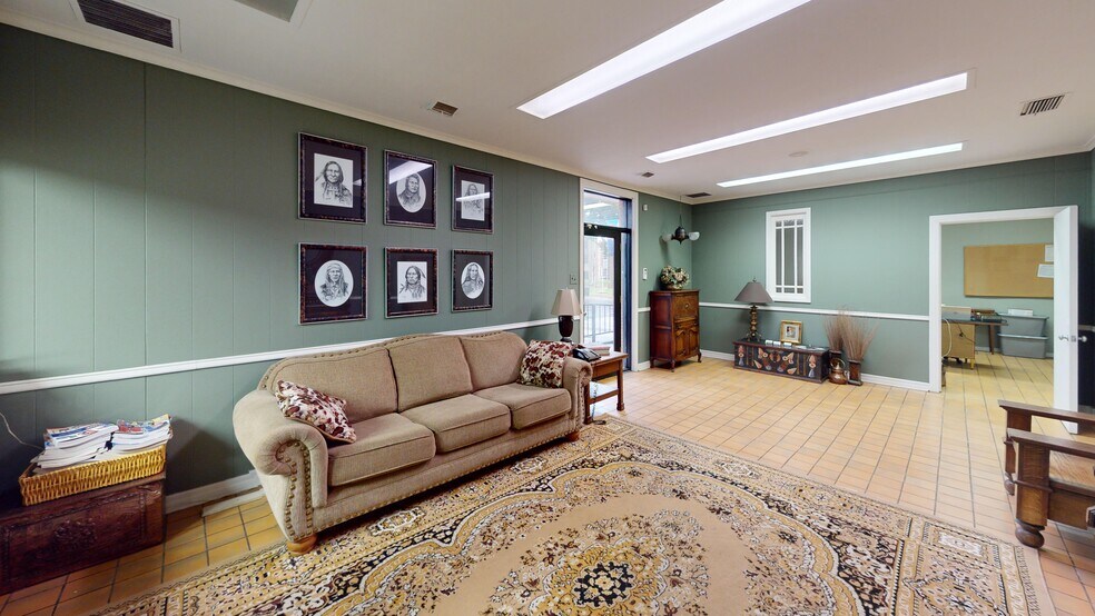 More Photos Of 110 N Main St, Henderson Office For Sale