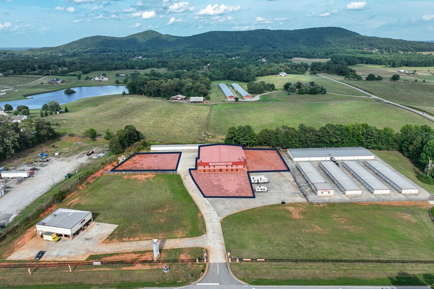 More Photos Of 6724 Cleveland Hwy, Clermont Warehouse For Lease