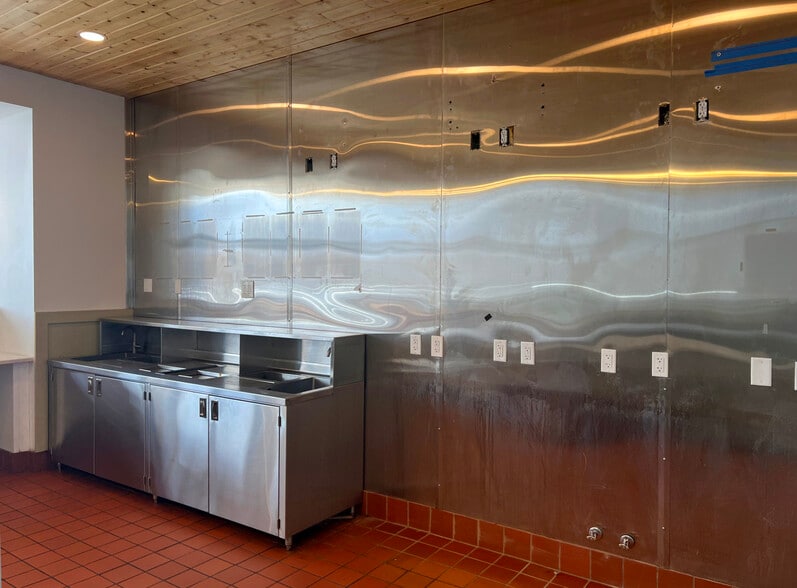 More Photos Of 160 E University Pky, Orem Unknown For Lease