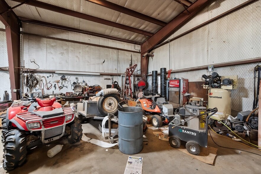 More Photos Of 3151 Int 45 E hwy, Corsicana Warehouse For Sale
