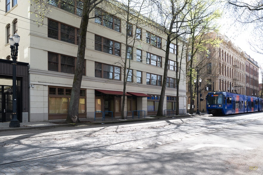 More Photos Of 75 NW Couch St, Portland Medical For Lease