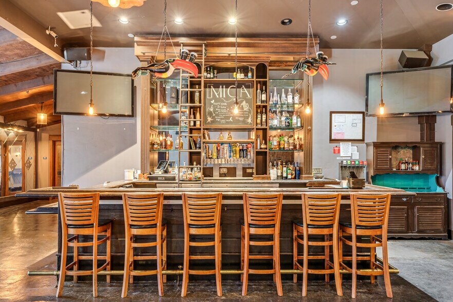 More Photos Of 1180 Airport Park Blvd, Ukiah Restaurant For Lease