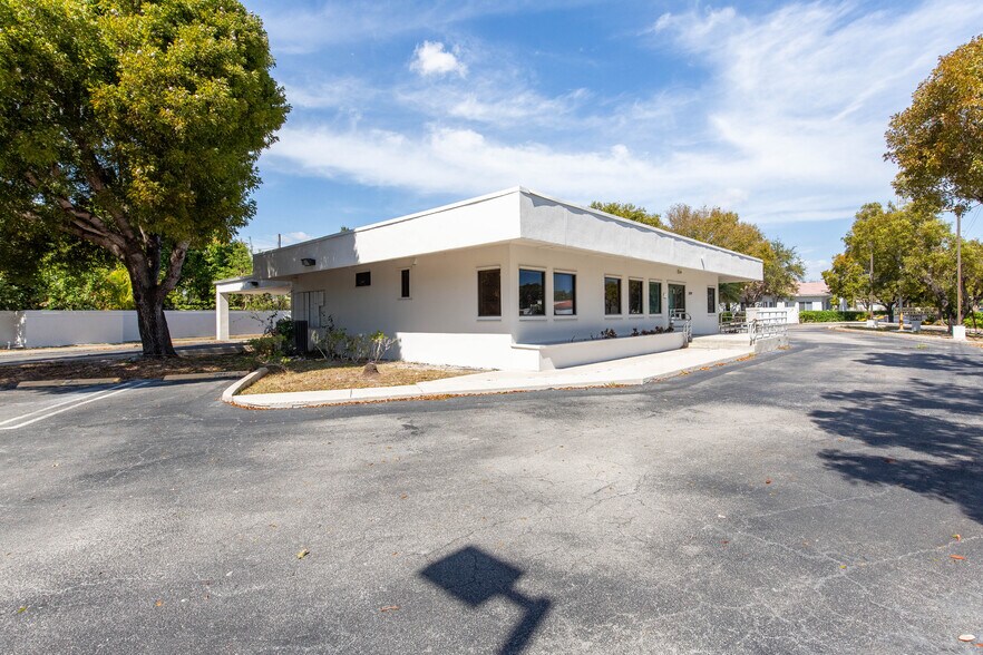 More Photos Of 2419 S Seacrest Blvd, Boynton Beach Medical For Sale