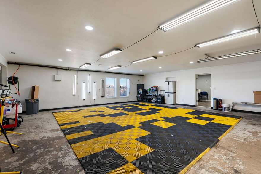 More Photos Of 845 W Moreno Ave, Colorado Springs Warehouse For Sale