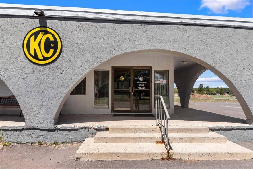 More Photos Of 2843 W Avenida de Luces, Williams Warehouse For Sale