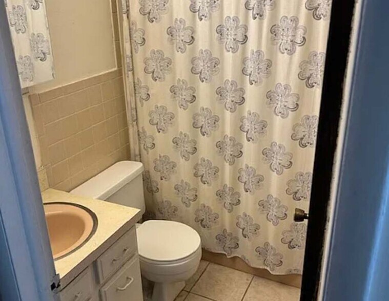 More Photos Of 640 S Main St, Algonquin Multifamily For Sale