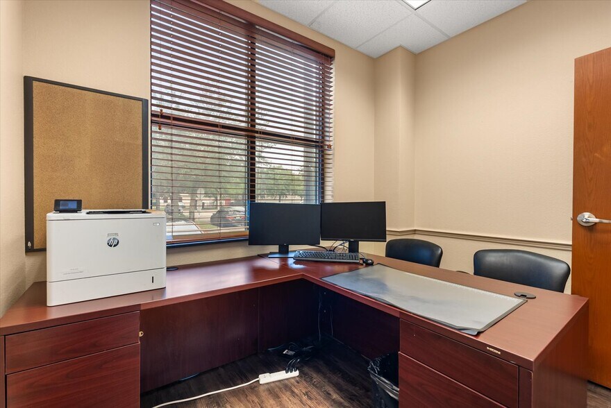 More Photos Of 1507 S Hiawassee Rd, Orlando Medical For Sale