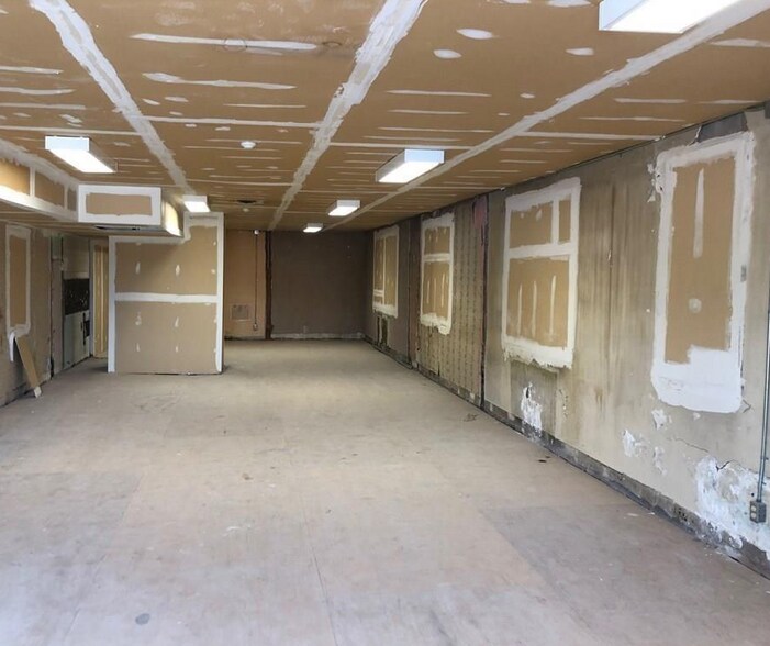 More Photos Of 4796 Victoria Ave, Niagara Falls General Retail For Sale