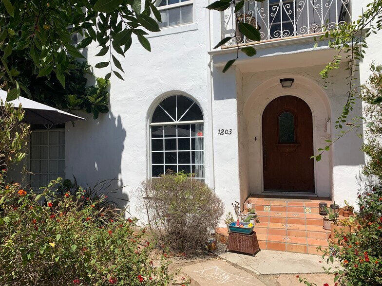 More Photos Of 1201 S Cloverdale Ave, Los Angeles Apartments For Sale