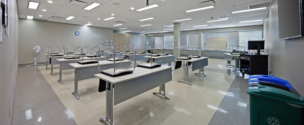 More Photos Of 7236 10th St NE, Calgary Flex For Sale