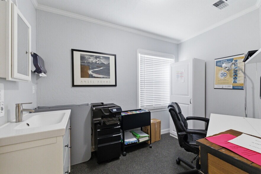 More Photos Of 137 S Shepherd St, Sonora Flex For Sale