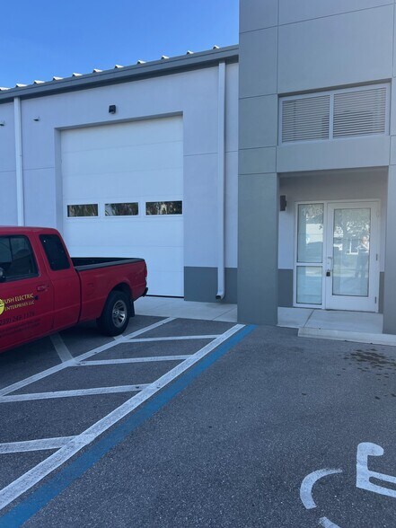 More Photos Of 3939 Tollhouse Dr, Naples Warehouse For Lease