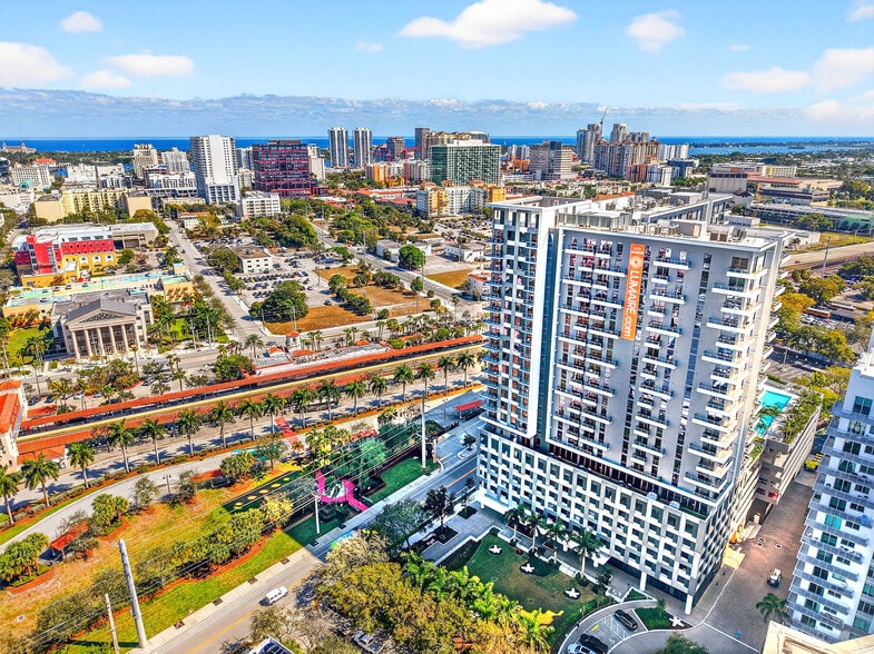 Primary Photo Of 201 Clearwater Dr, West Palm Beach Apartments For Lease