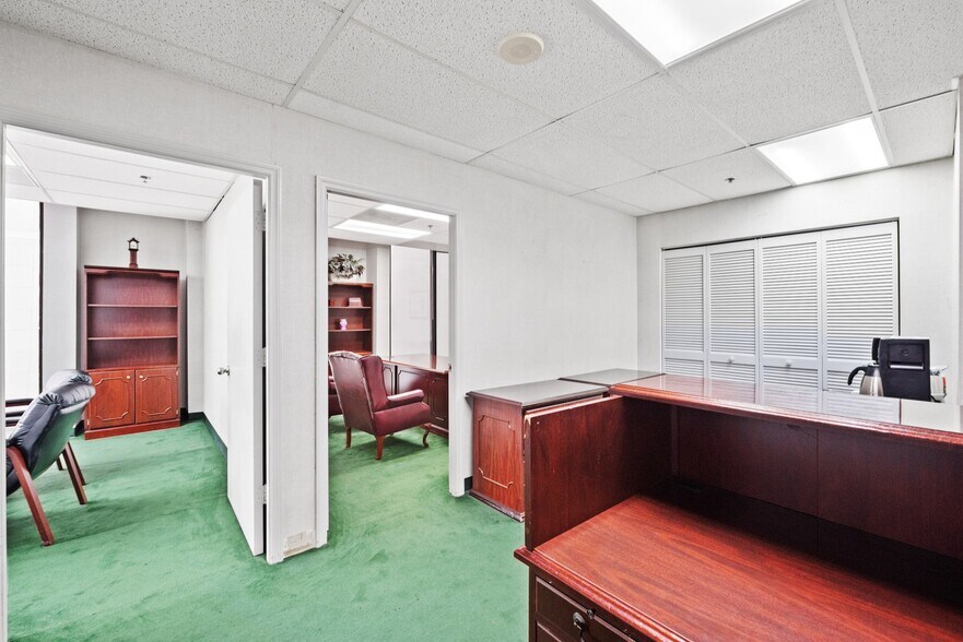 More Photos Of 1110 Brickell Ave, Miami Office For Lease
