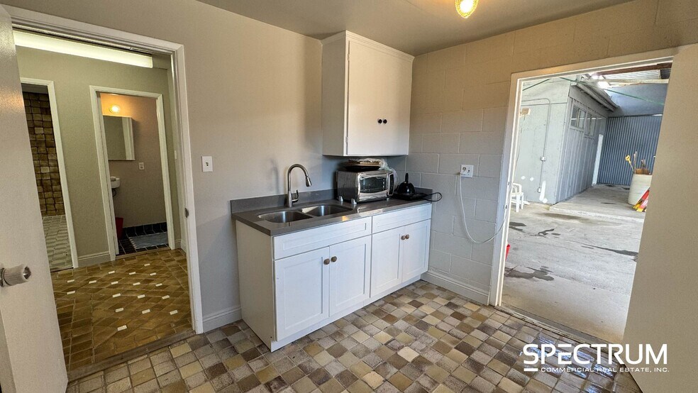 More Photos Of 16021 Arminta St, Van Nuys Warehouse For Sale