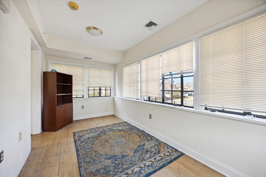 More Photos Of 400 E 21st St, Chester Office For Sale