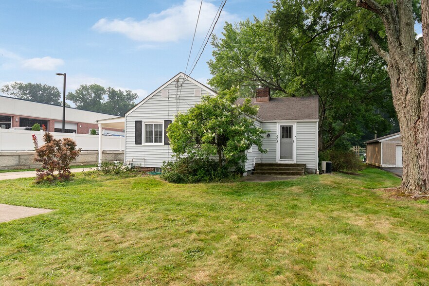 More Photos Of 608 Applegrove St NW, North Canton Office For Sale