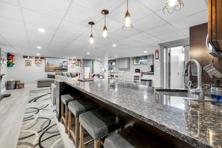 More Photos Of 300 Riverside Ave, Bristol Manufacturing For Sale