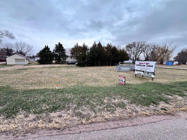 More Photos Of Stout St, Lewellen Land For Sale