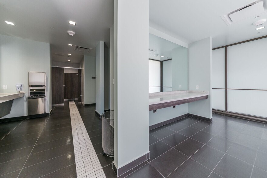 More Photos Of 1341 W Mockingbird Ln, Dallas Office For Lease